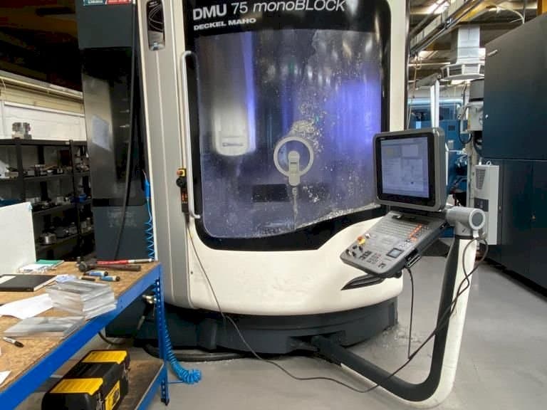 DMG MORI DMU75 monoBLOCK-maskinen framifrån