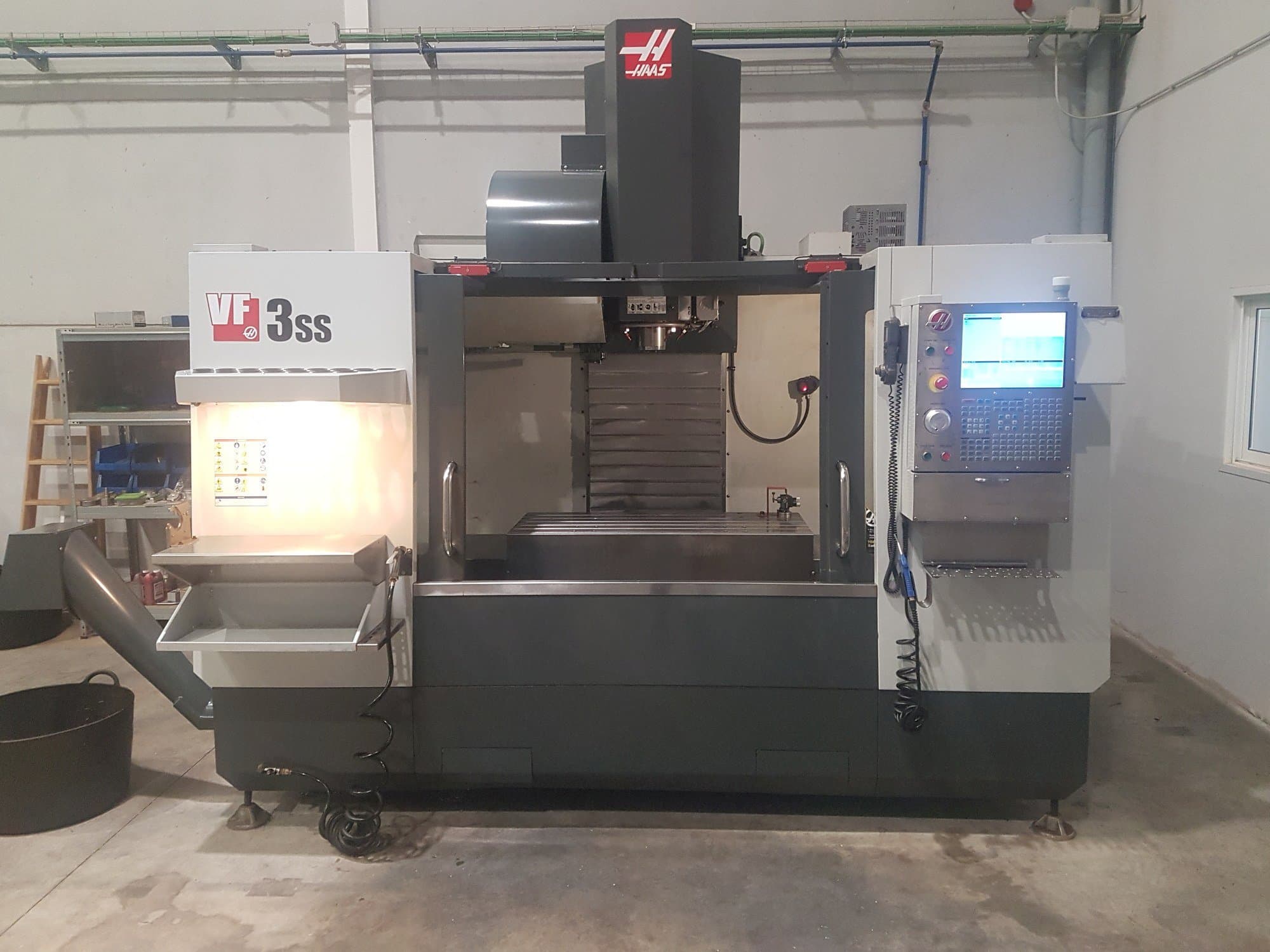 HAAS VF- 3SS-maskinen framifrån