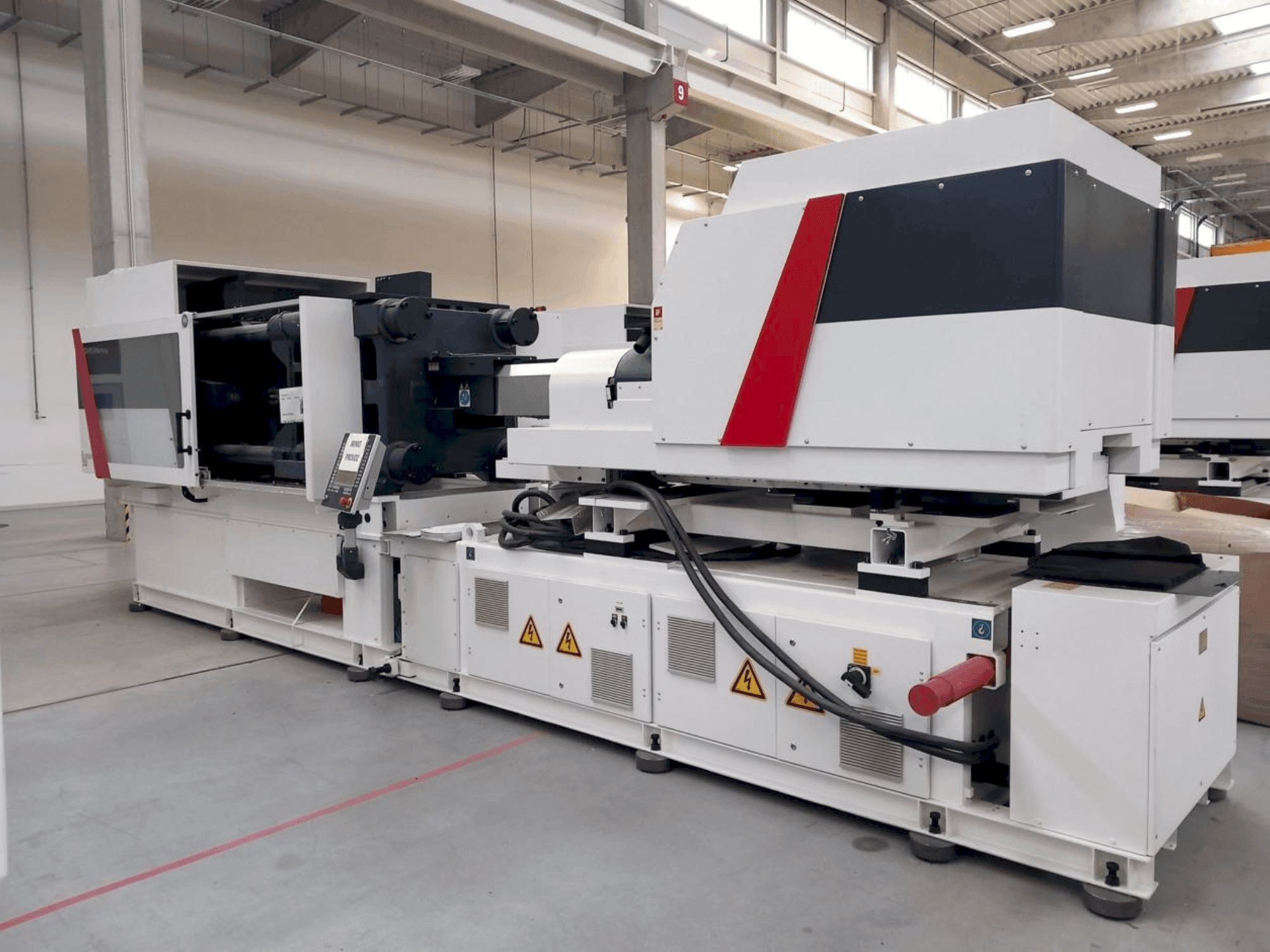 Milacron Elektron Evo 350-maskinen framifrån