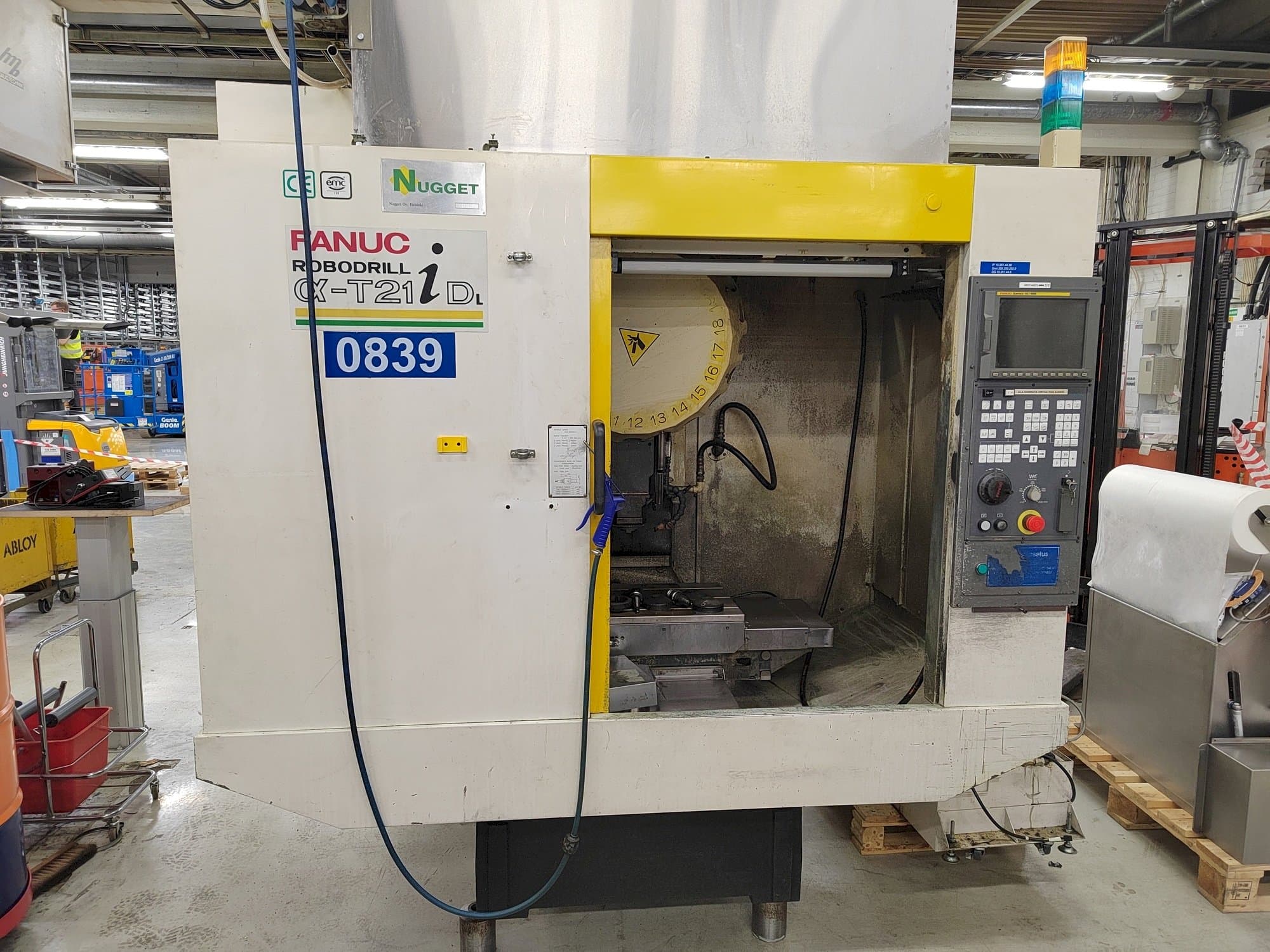 FANUC Robodrill Alpha-T21iDL-maskinen framifrån