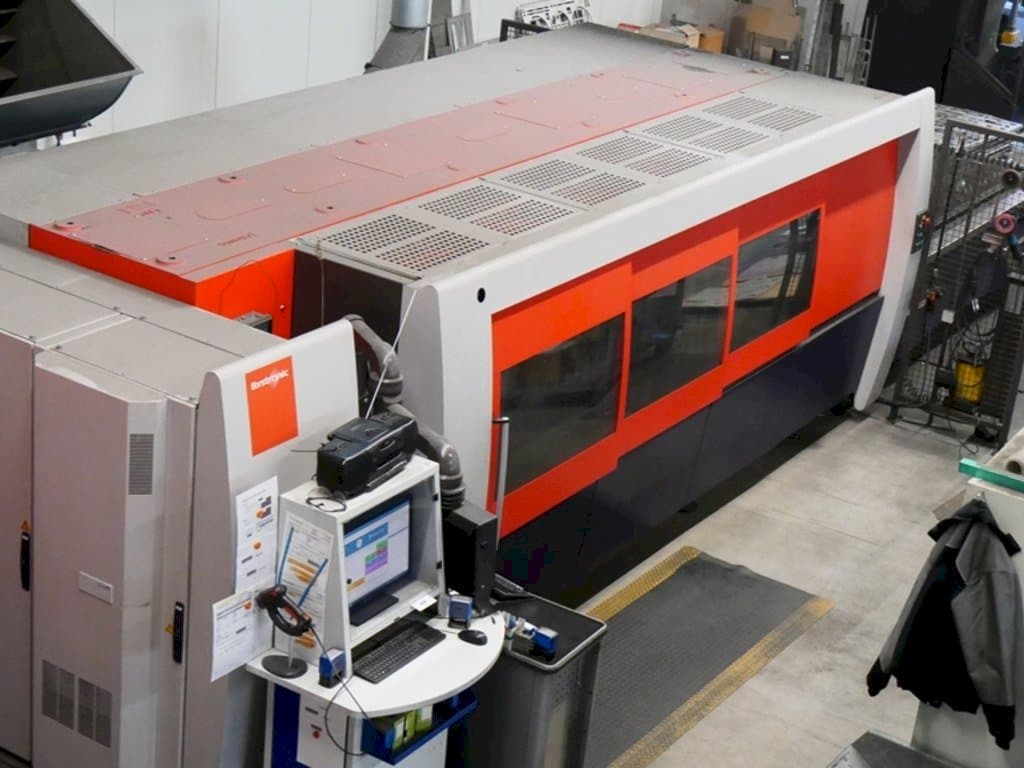 Bystronic BySpeed Pro-maskinen sedd från vänster sida