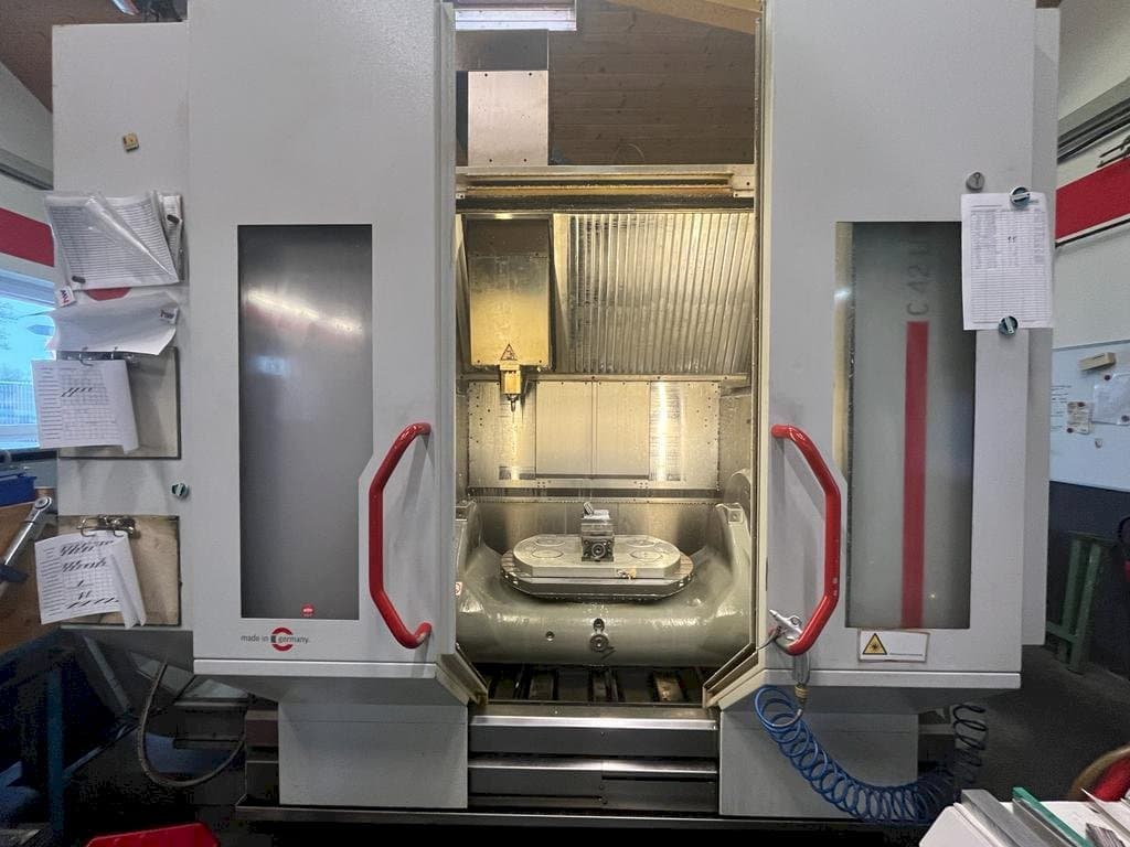 HERMLE C42 U-maskinen framifrån