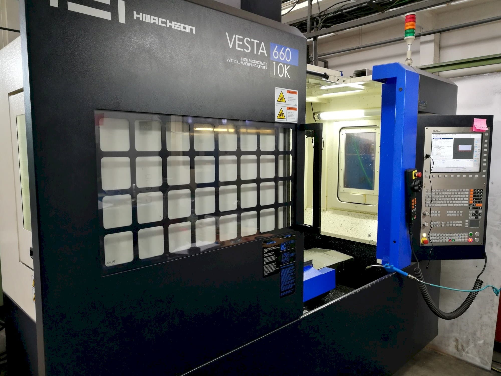 HWACHEON Vesta-600-maskinen framifrån