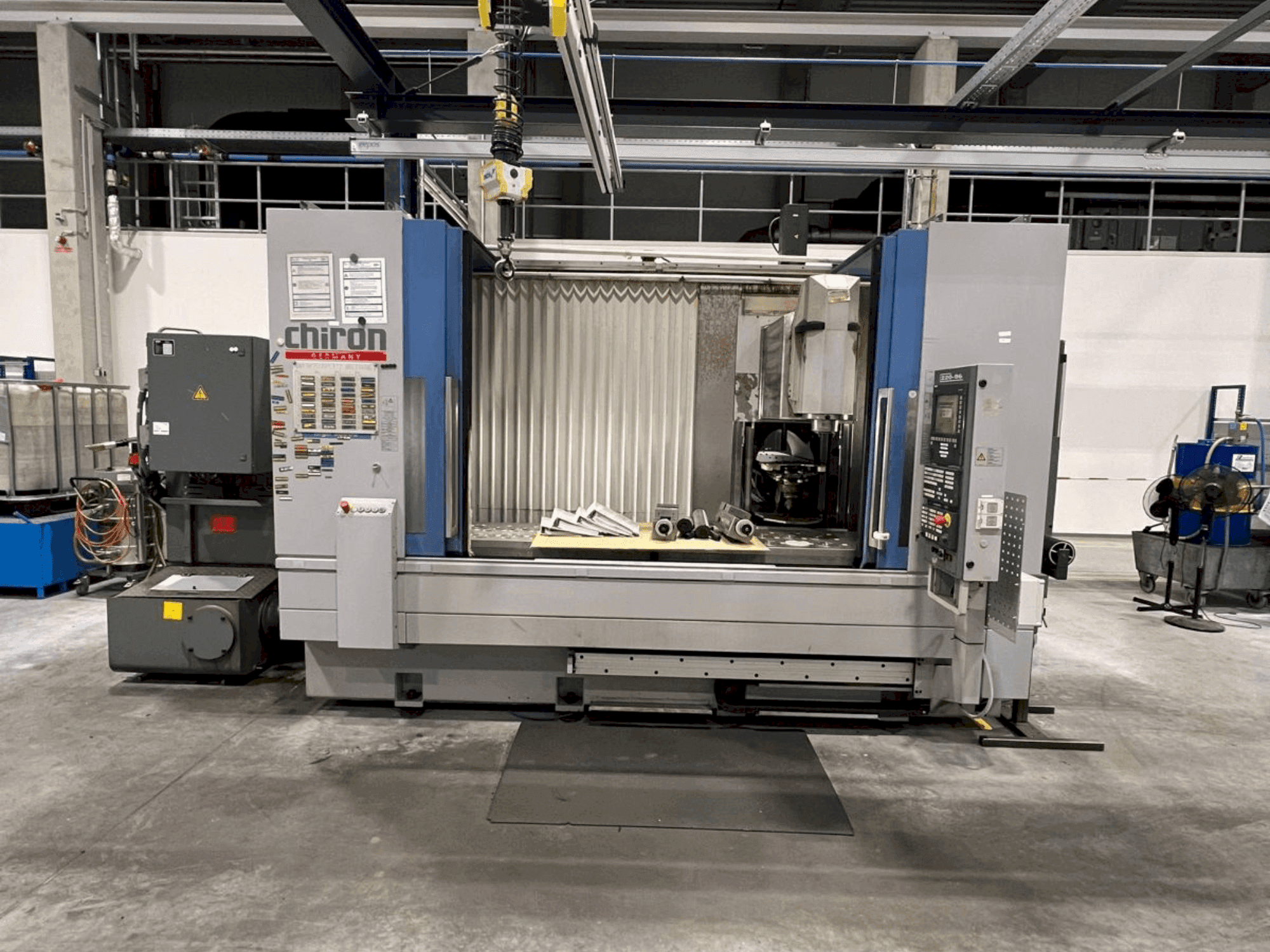 CHIRON Mill 2000-maskinen framifrån