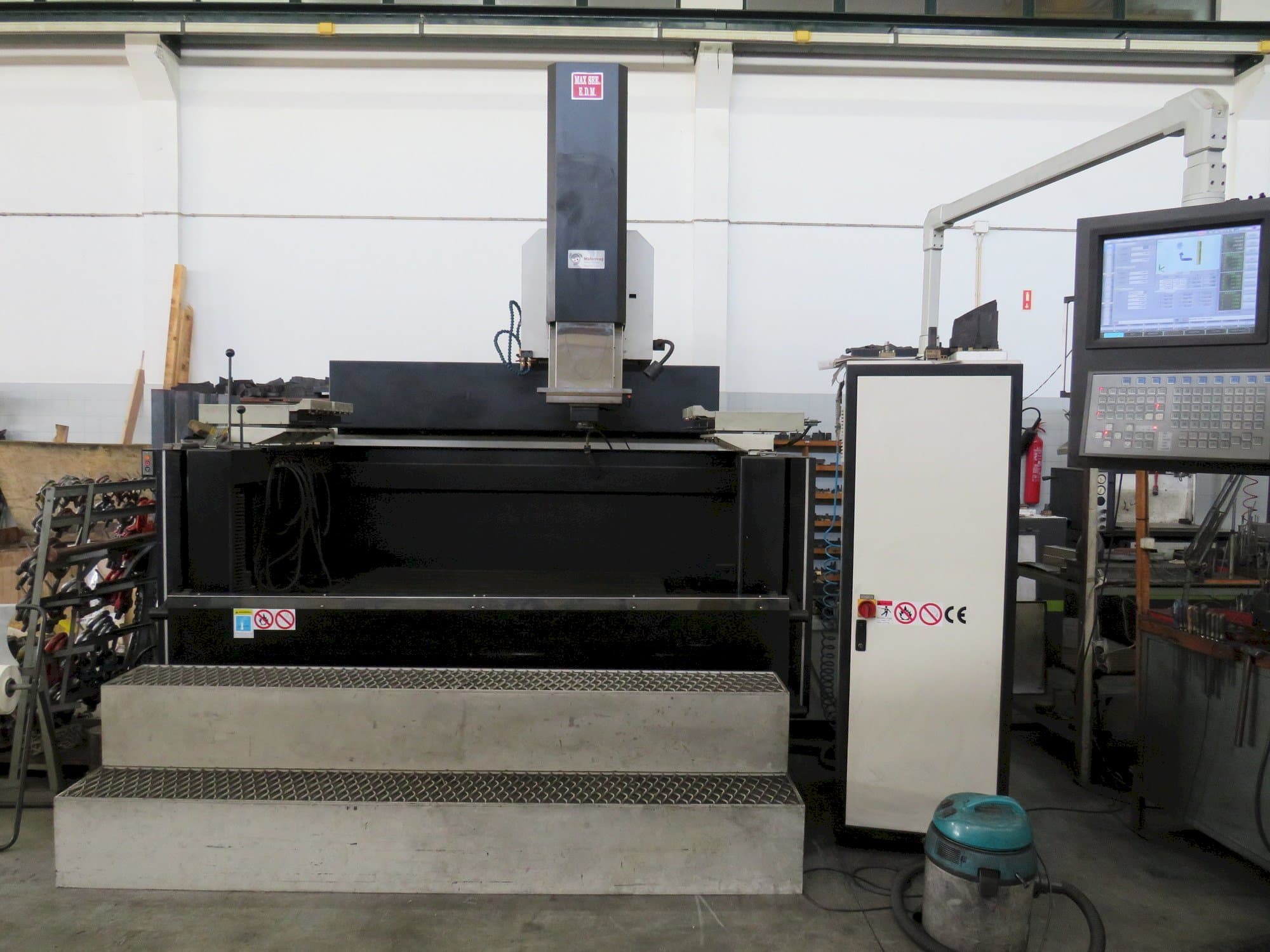 MAXSEE INDUSTRY CNC P66 100A-maskinen framifrån