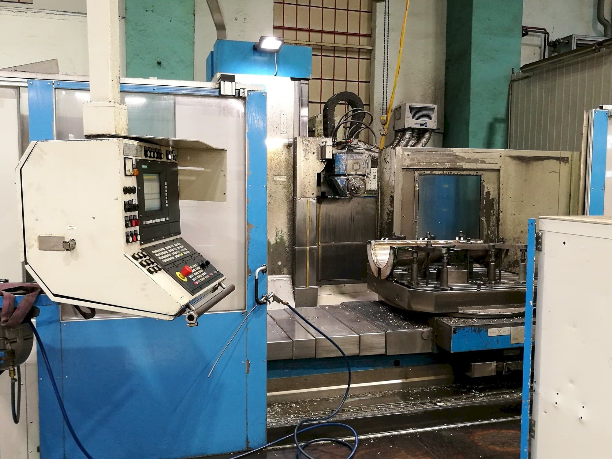 Kekeisen UBF 2500-maskinen framifrån