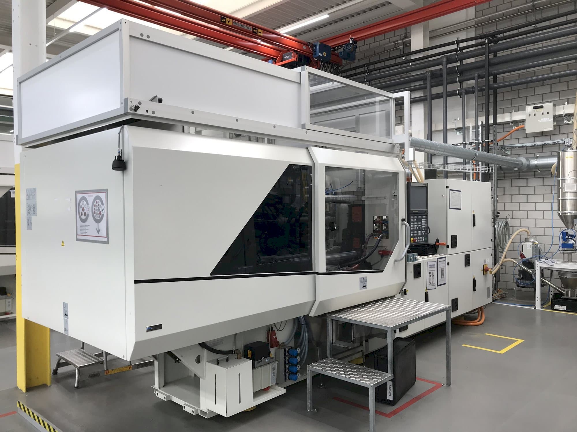 Sumitomo Demag EL-EXIS SP 150/500-475-maskinen sedd från vänster sida