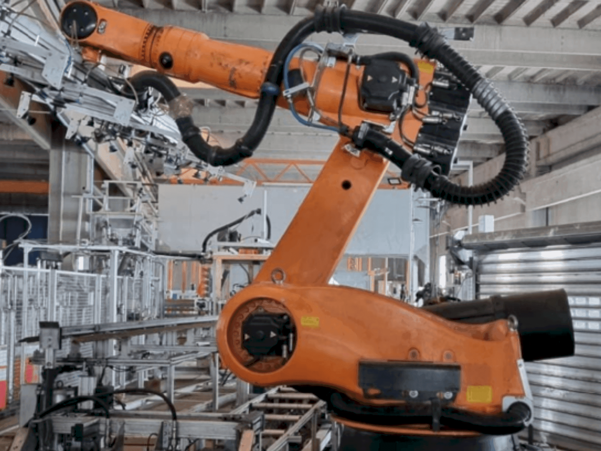 KUKA KR 210 L150-2-maskinen framifrån