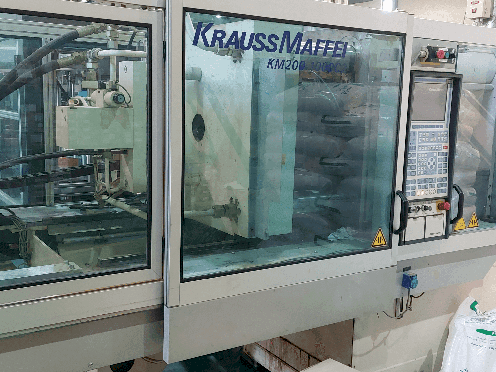 Krauss Maffei 200-1000 C2-maskinen framifrån