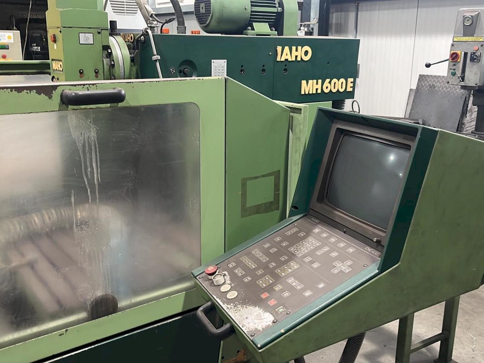 MAHO MH 600 E-maskinen framifrån