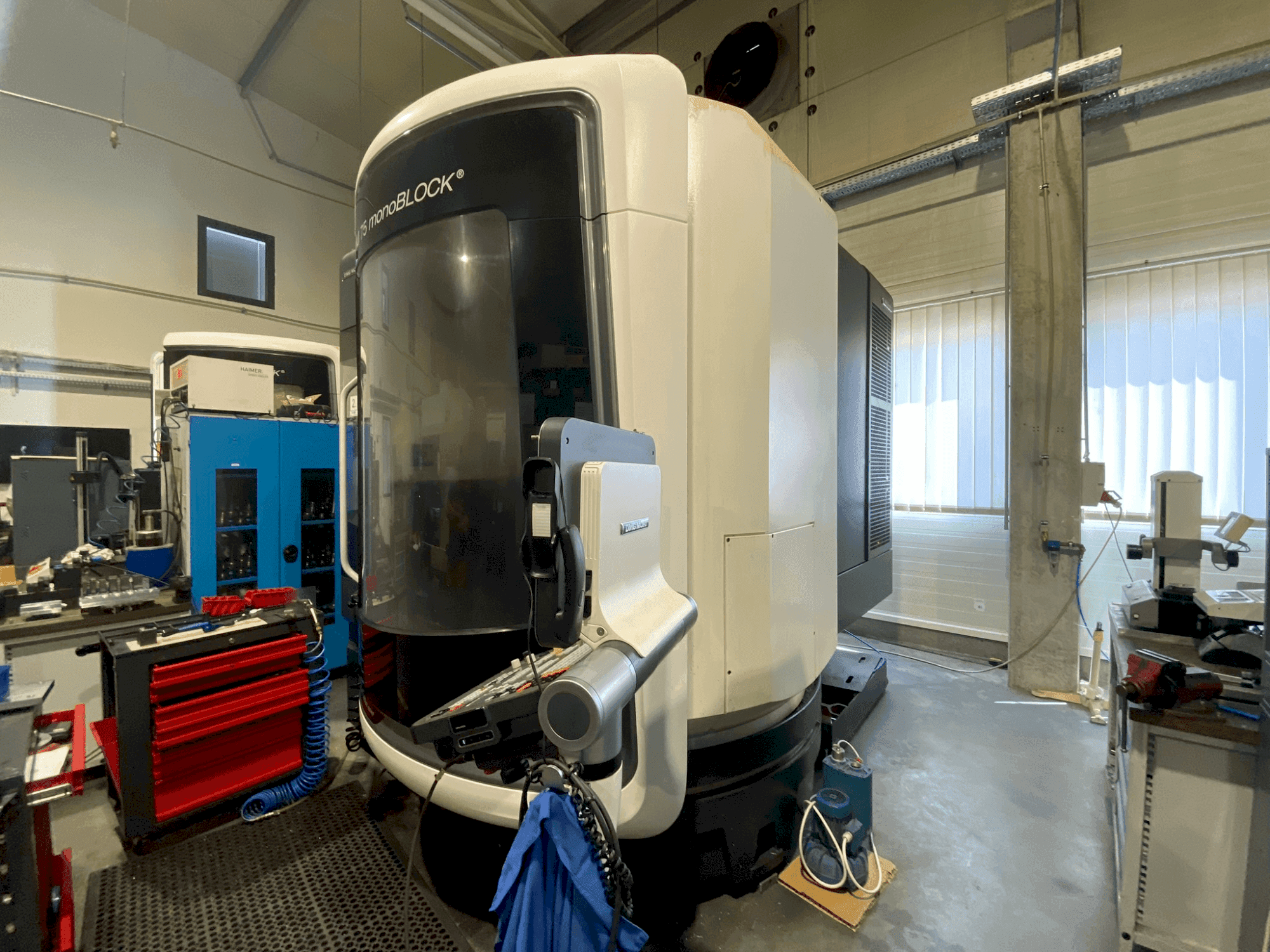 DMG MORI DMU 75 MonoBlock-maskinen framifrån