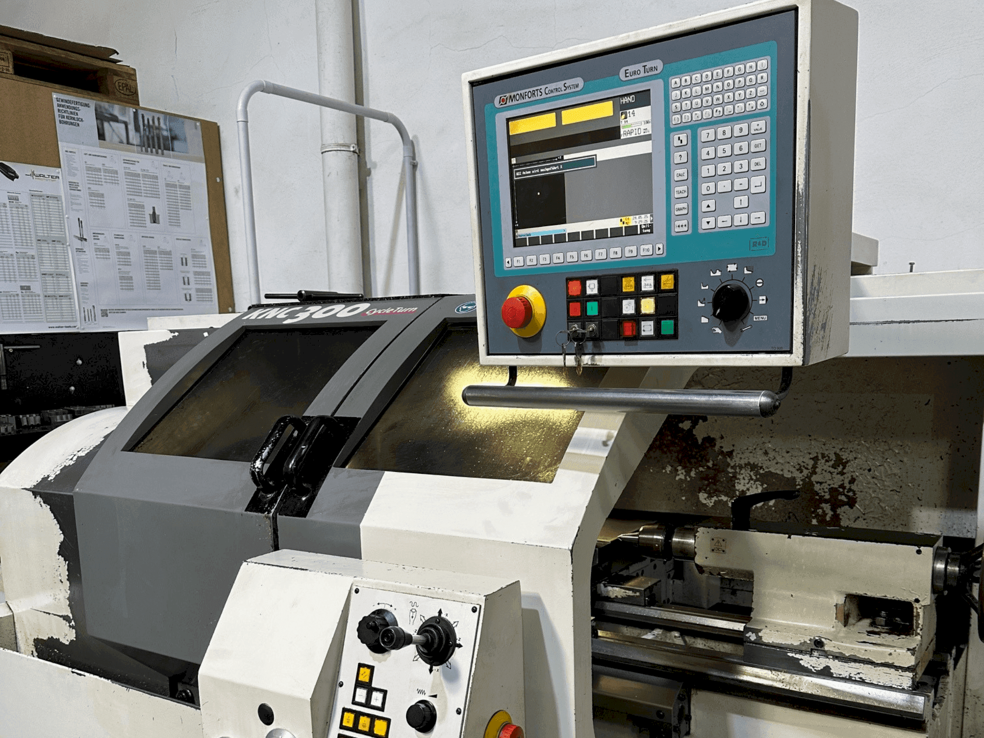 Monforts KNC 300 CycleTurn-maskinen framifrån