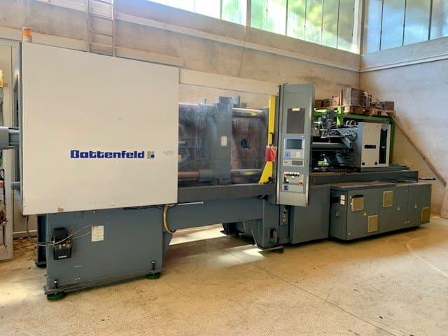Battenfeld BA 3500/1900 BK-maskinen sedd från vänster sida