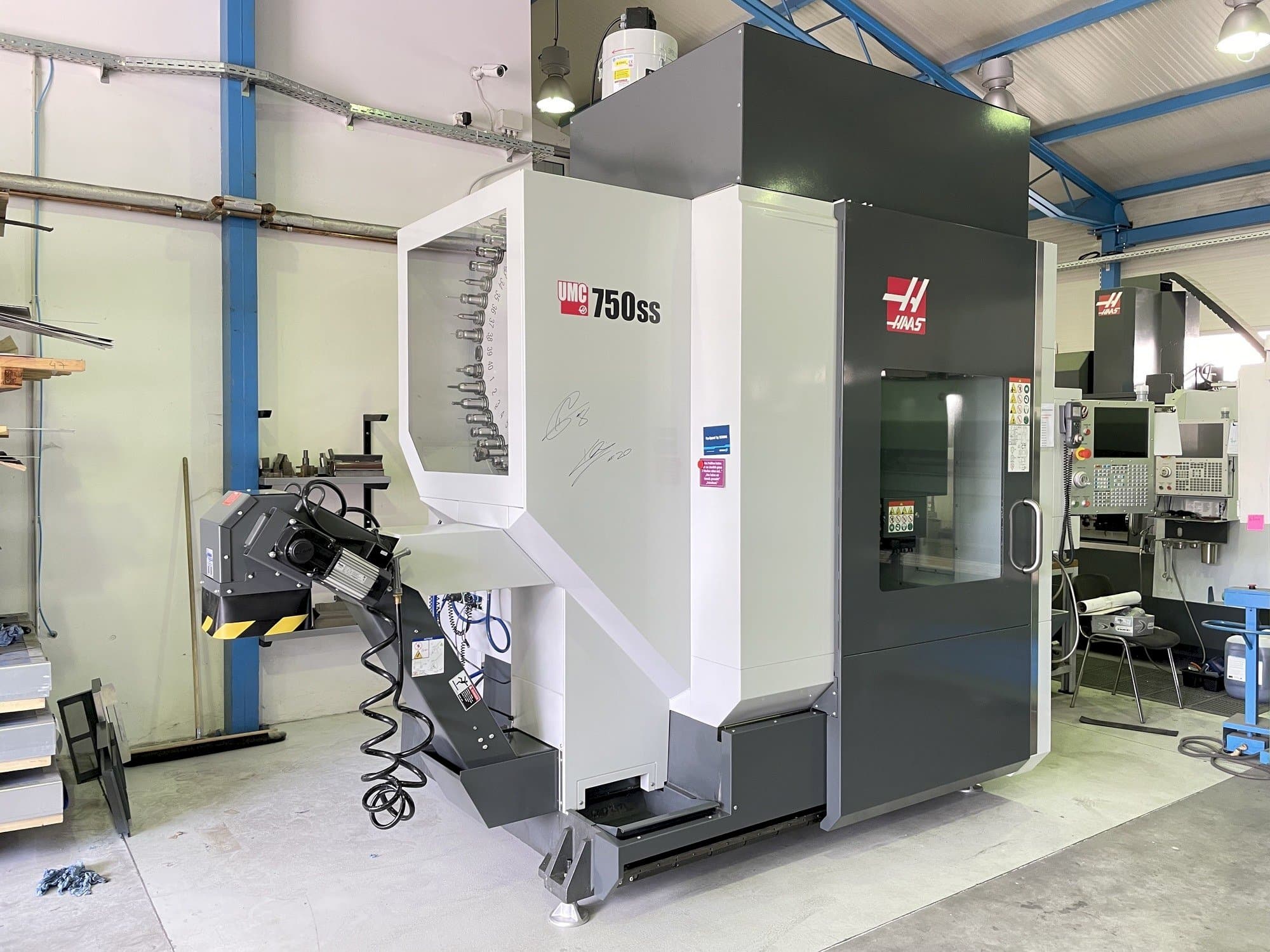 HAAS UMC 750 SS-maskinen framifrån