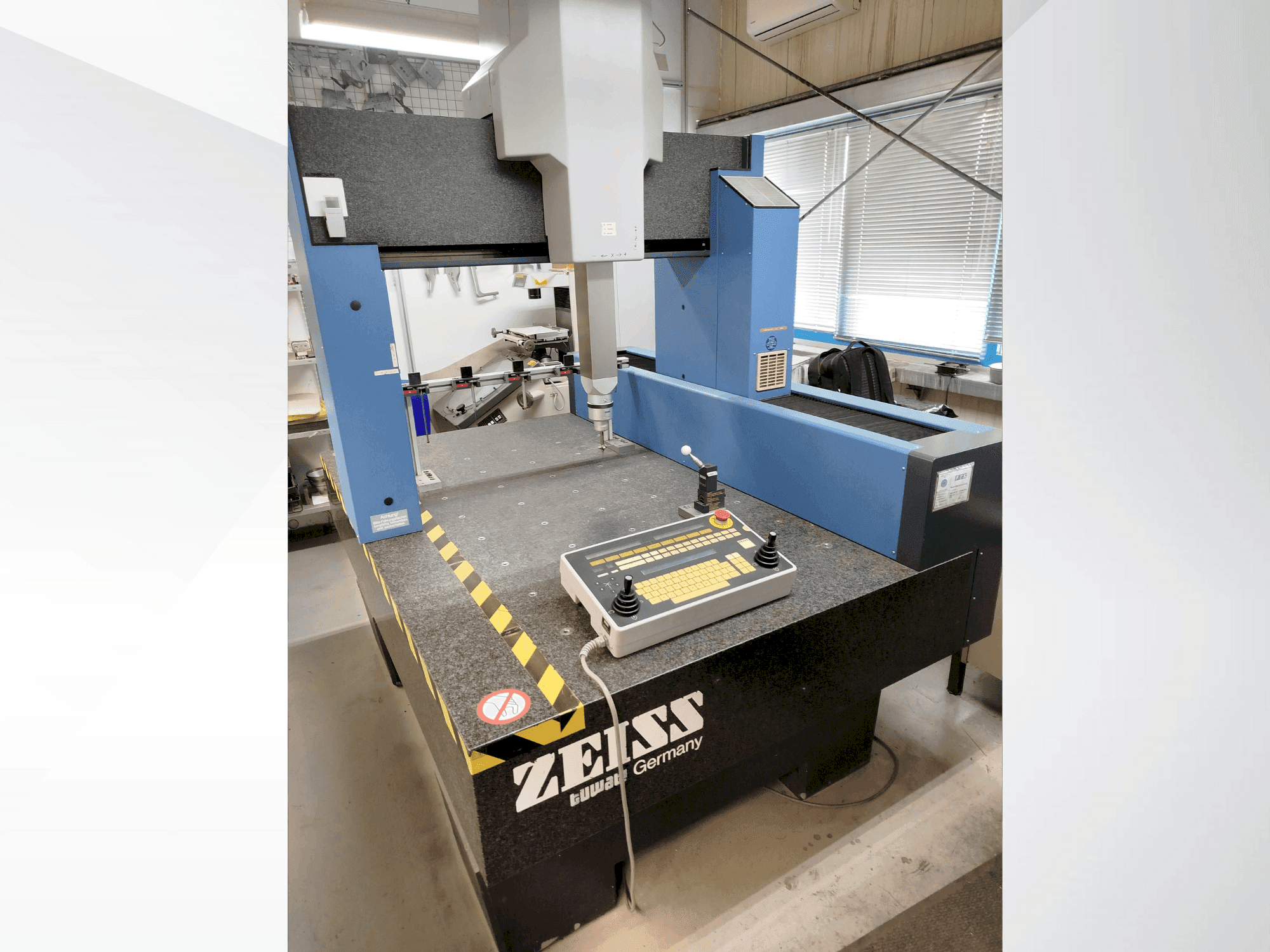 ZEISS Contura G2-maskinen framifrån