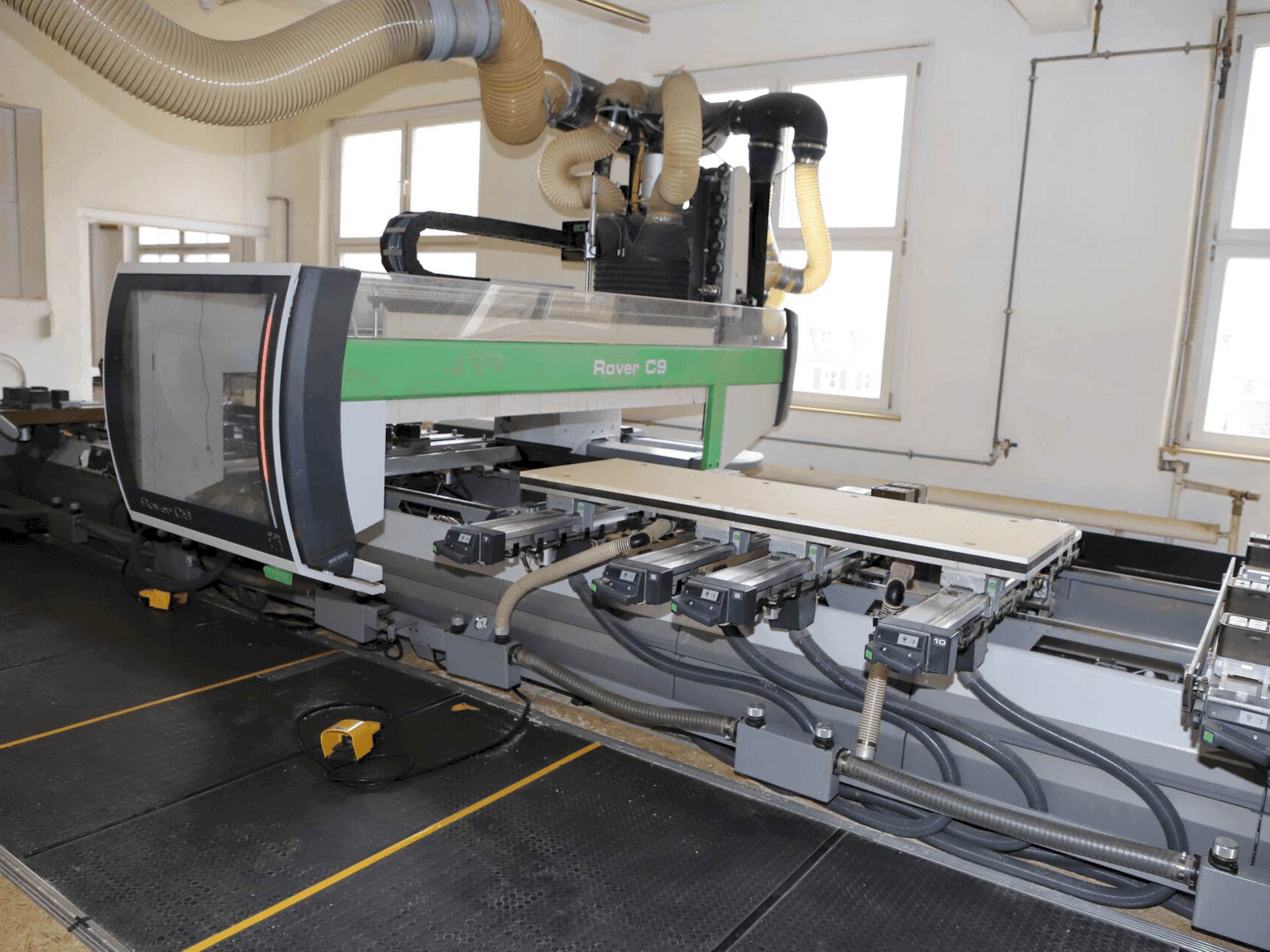 BIESSE ROVER C 9.65-maskinen framifrån