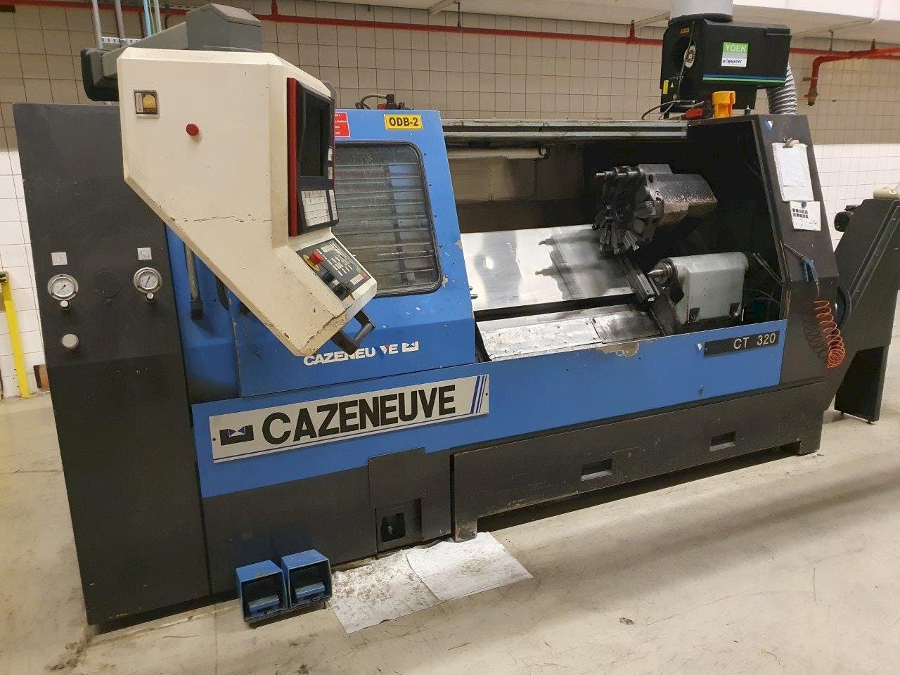CAZENEUVE  CT320-maskinen framifrån