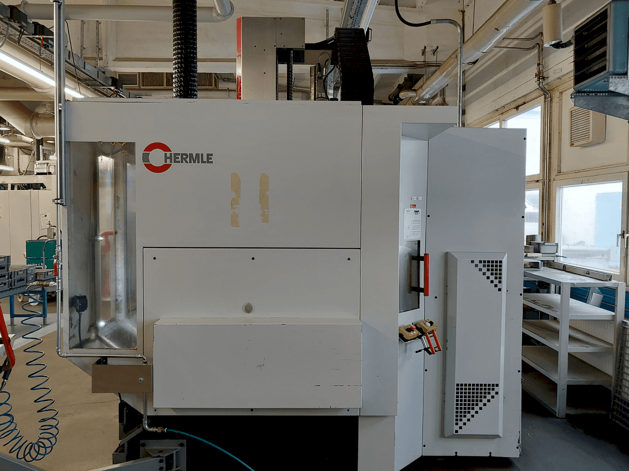 HERMLE C 800 U-maskinen framifrån