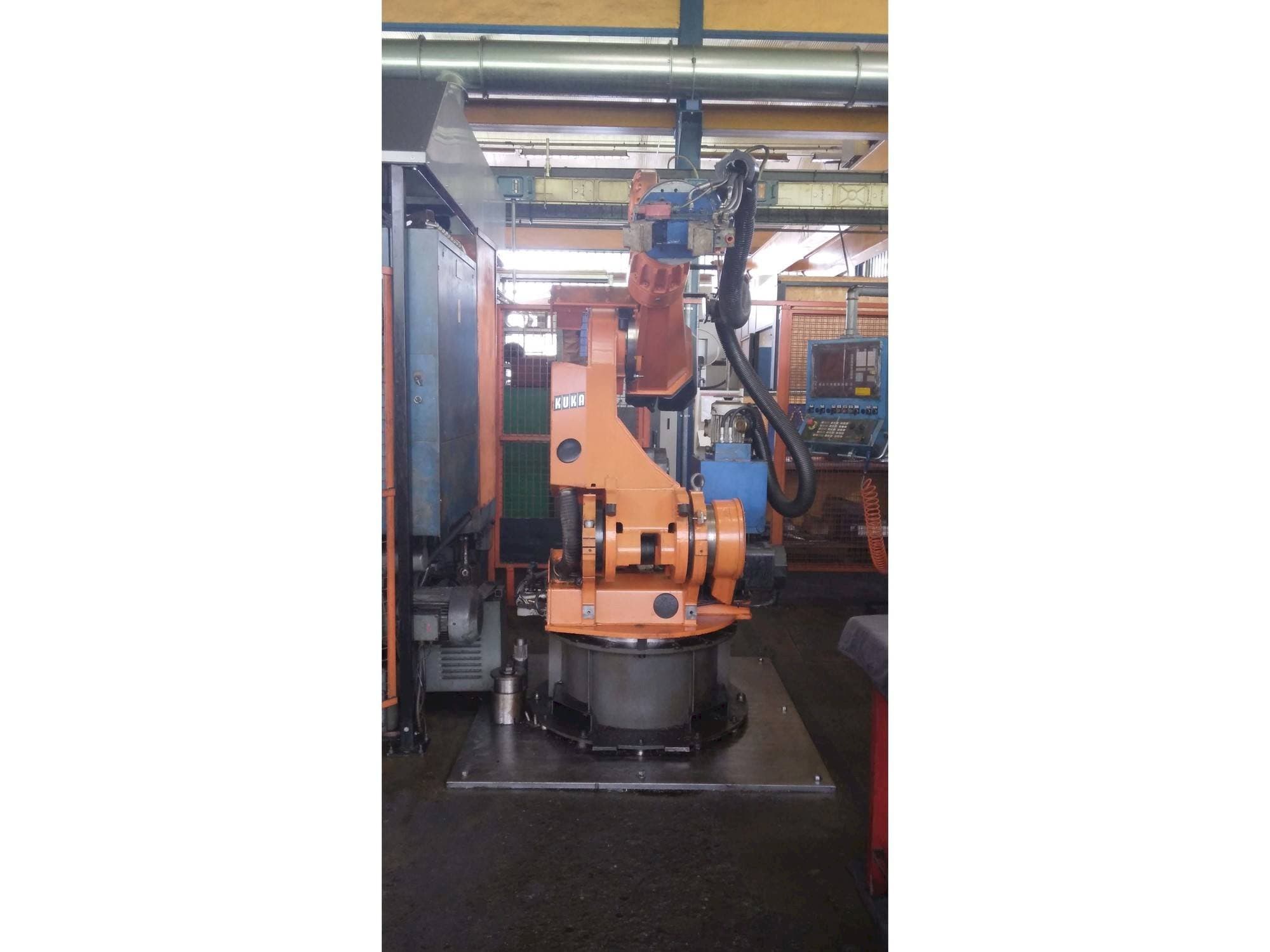 KUKA IR 760/120.0-maskinen framifrån