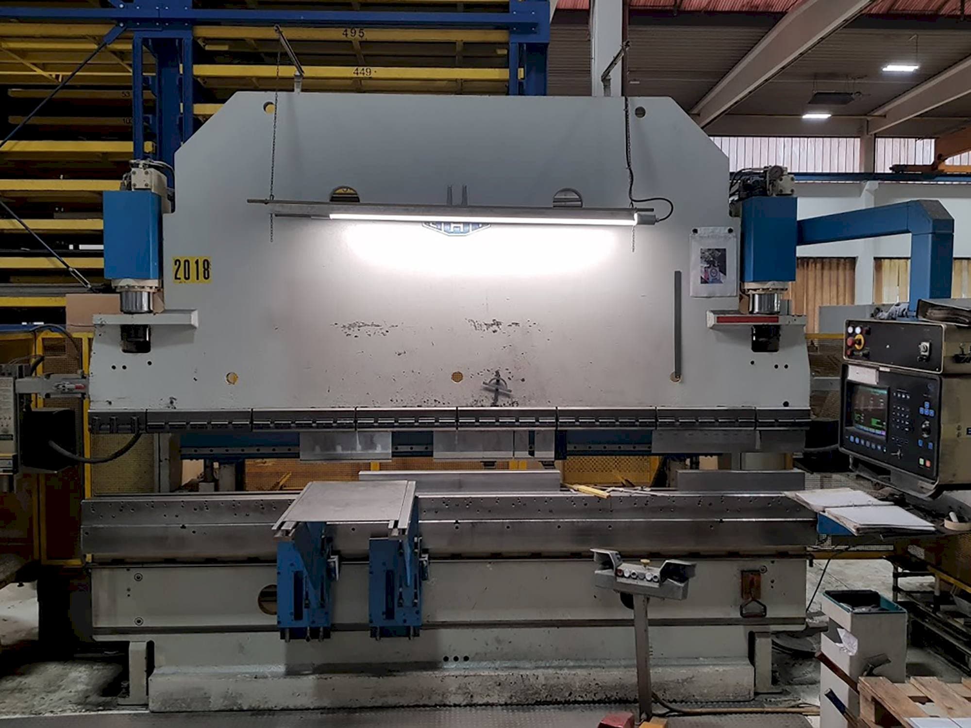 EHT EHPS 11-35-maskinen framifrån