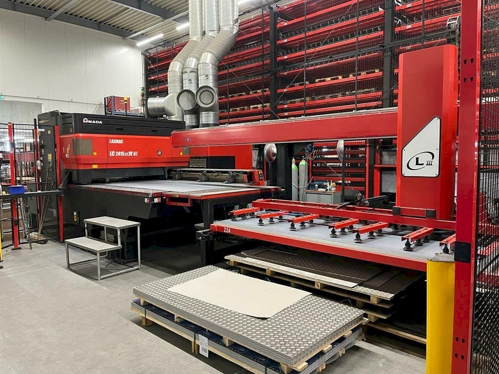 AMADA LC2415 a IV NT-maskinen framifrån