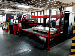 AMADA EMK 3610NT-maskinen framifrån