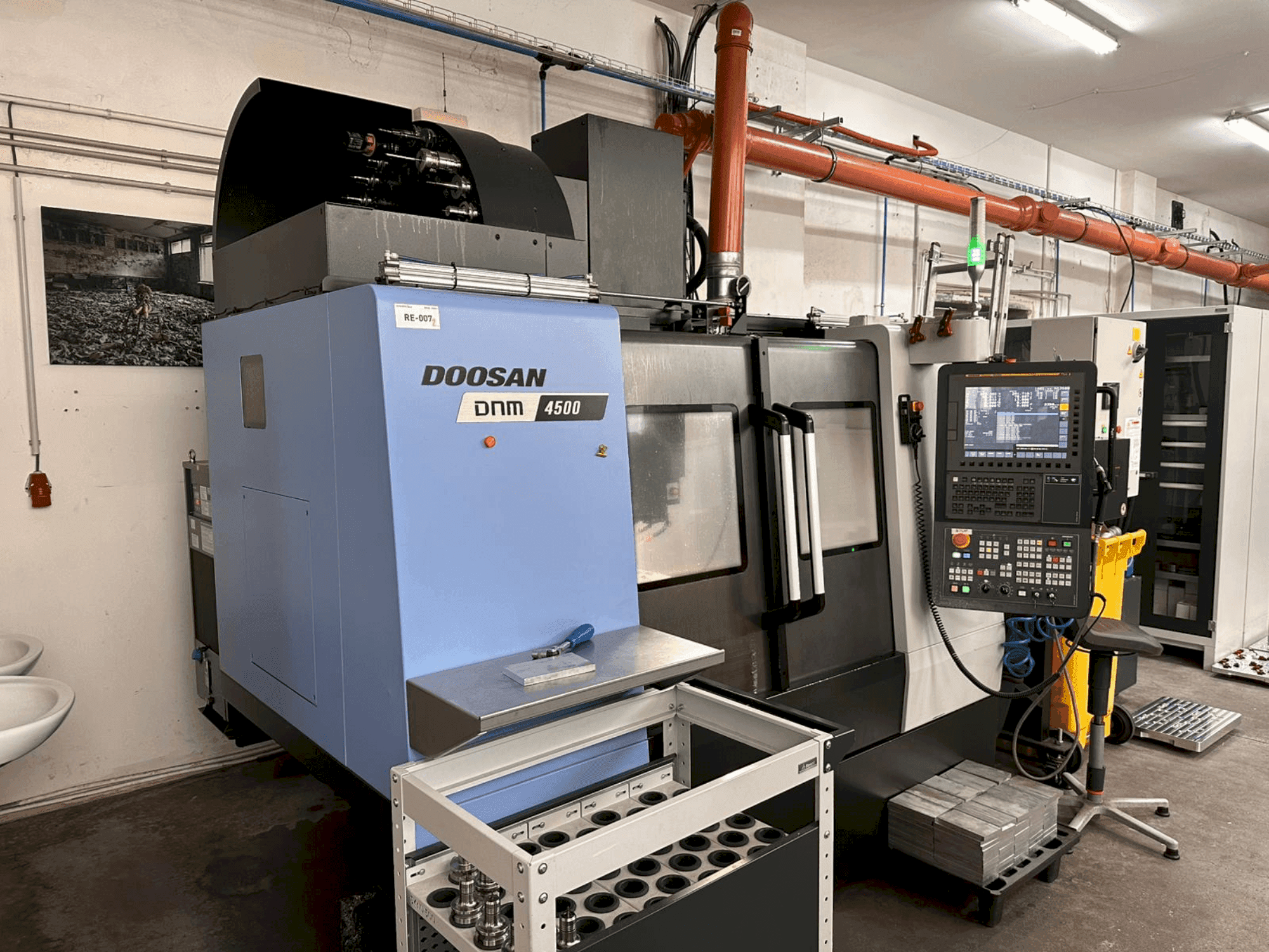 DOOSAN DNM 4500-maskinen framifrån