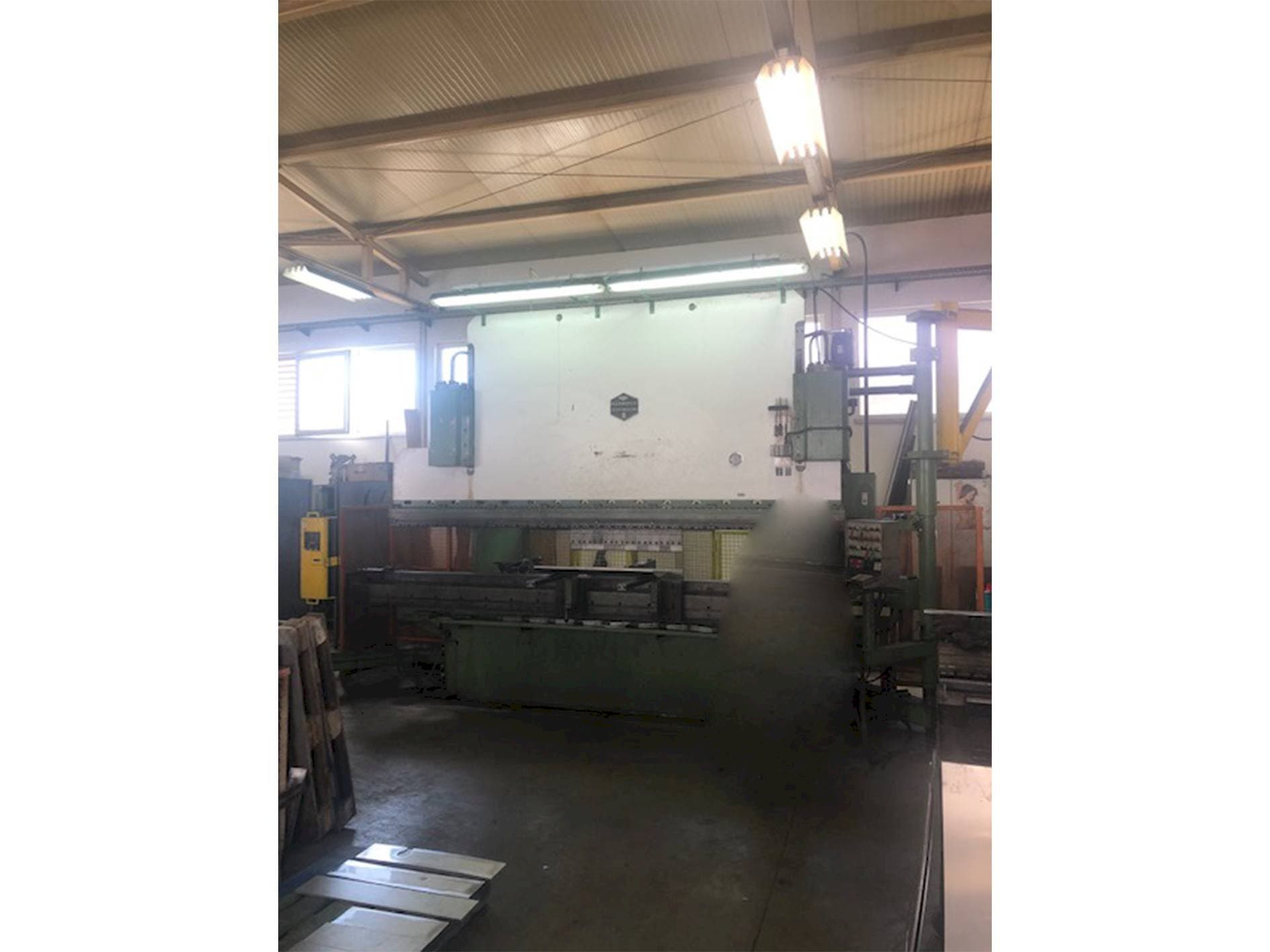 HAMMERLE AP CNC 200 SID-maskinen framifrån