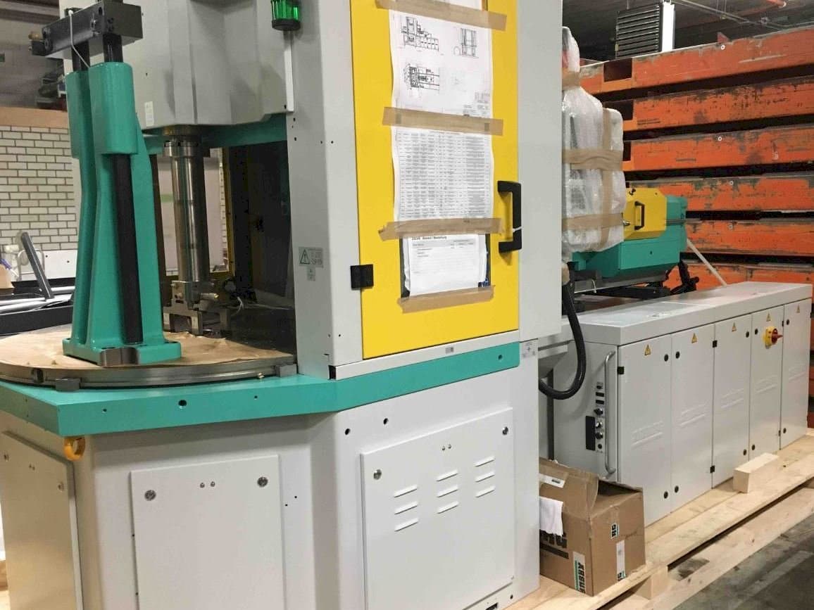 Arburg ALLROUNDER 1200 t 1000 - 400-maskinen framifrån