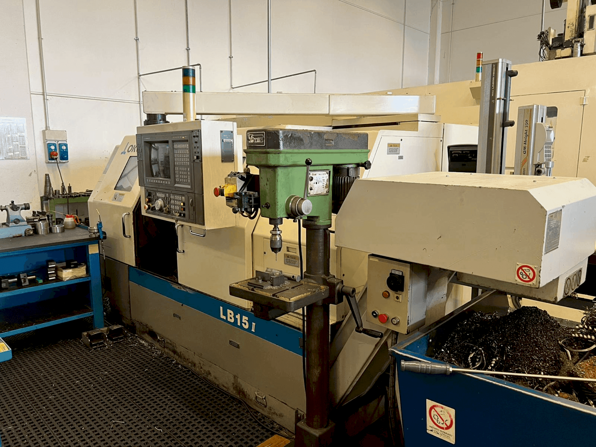Okuma LB 15-II M-maskinen framifrån