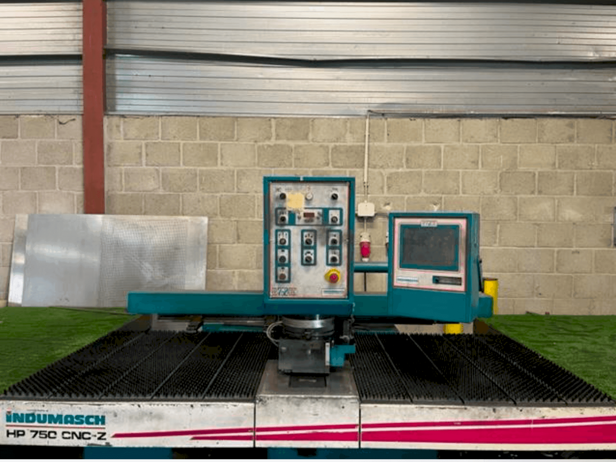 Indumasch HP 750 CNC/Z-maskinen framifrån