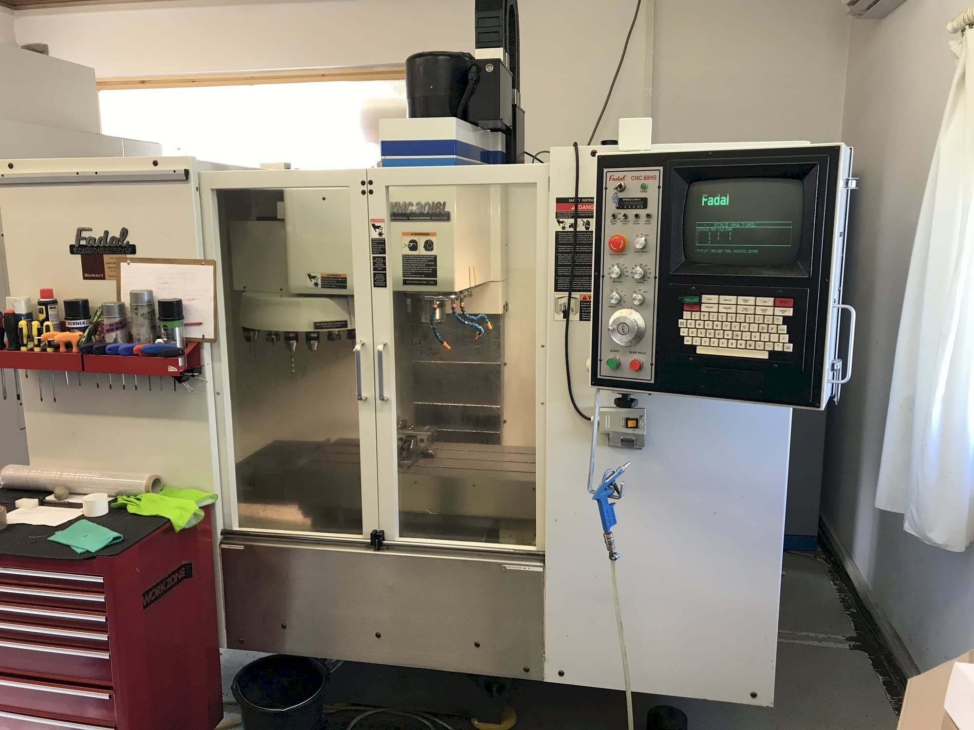 FADAL VMC 3016 L-maskinen framifrån