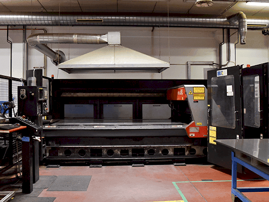 AMADA FO-3015-maskinen framifrån