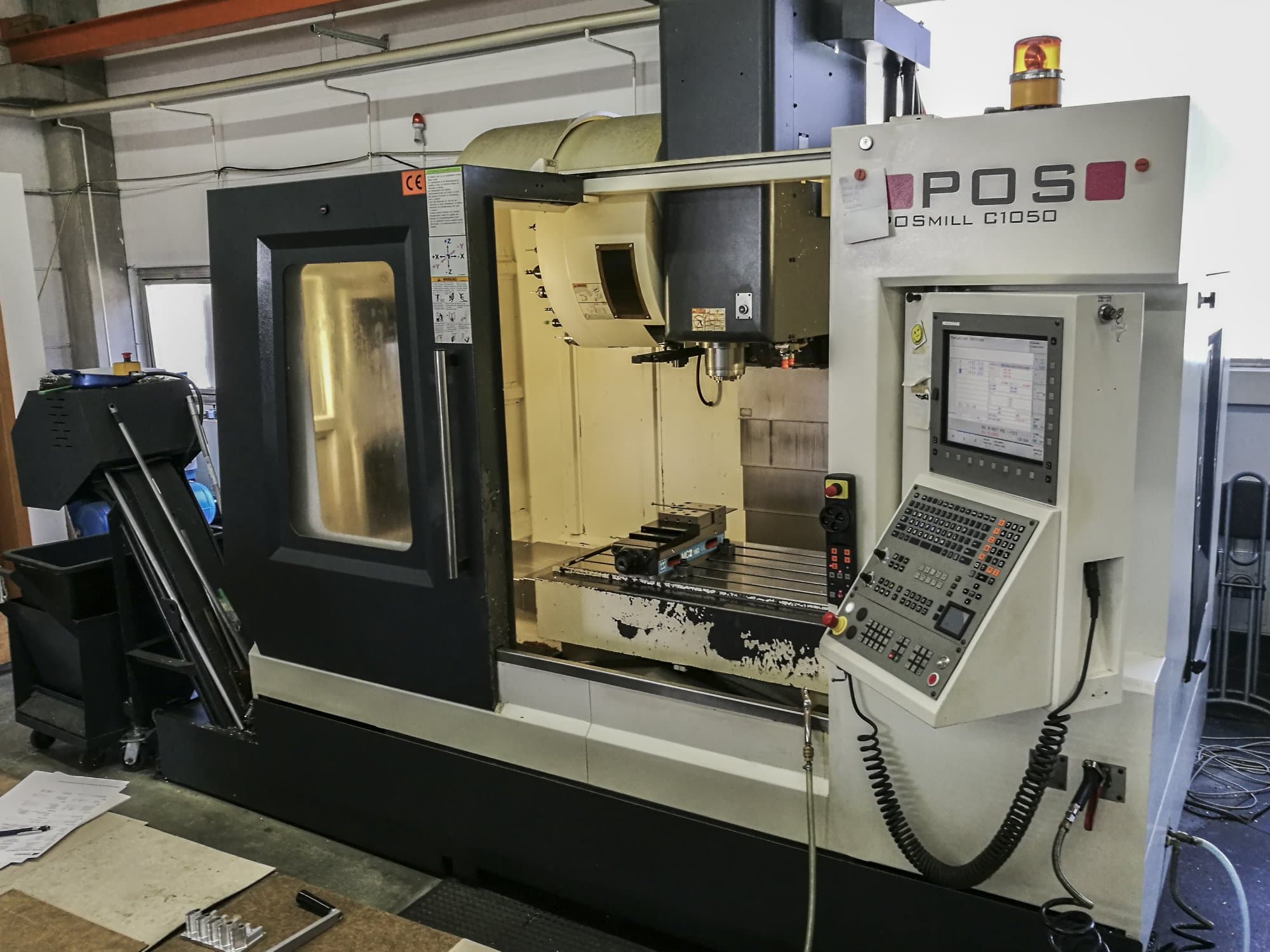 POS-maskinen sedd från högerPOSmill C1050