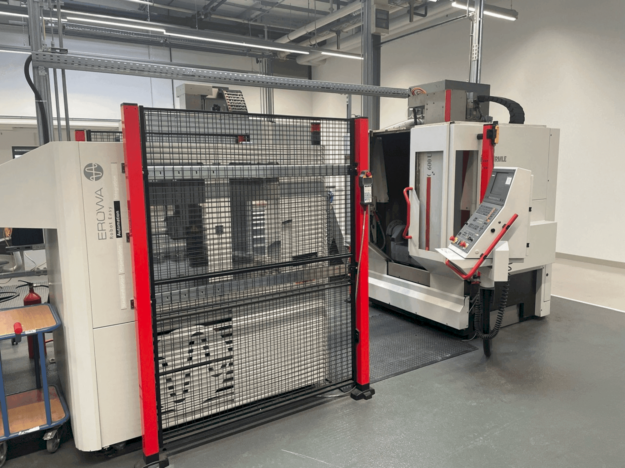 HERMLE C 600-U + EROWA Robot easy automation-maskinen framifrån