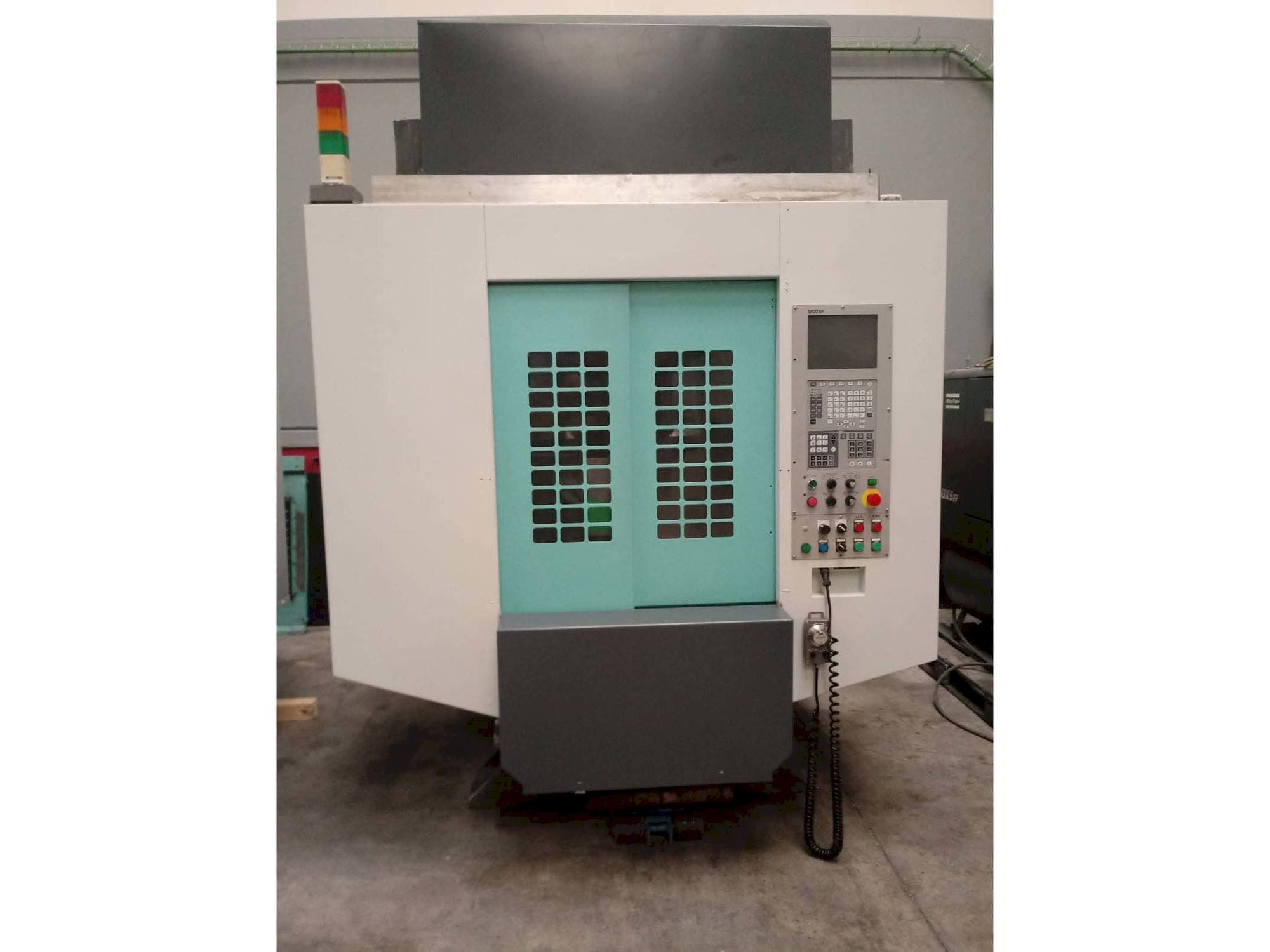 Brother TC-S2DN-O-maskinen framifrån