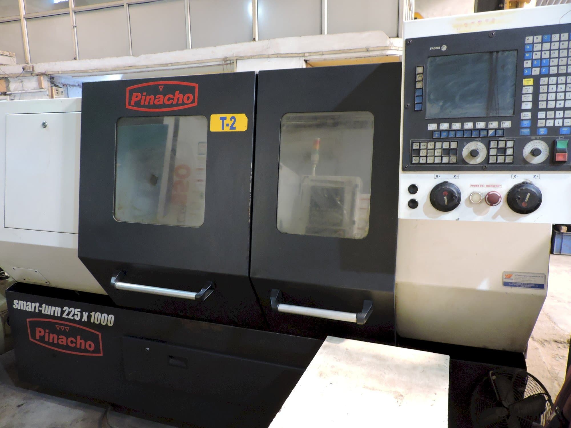 Pinacho Smart Turn 225 x 1000-maskinen framifrån