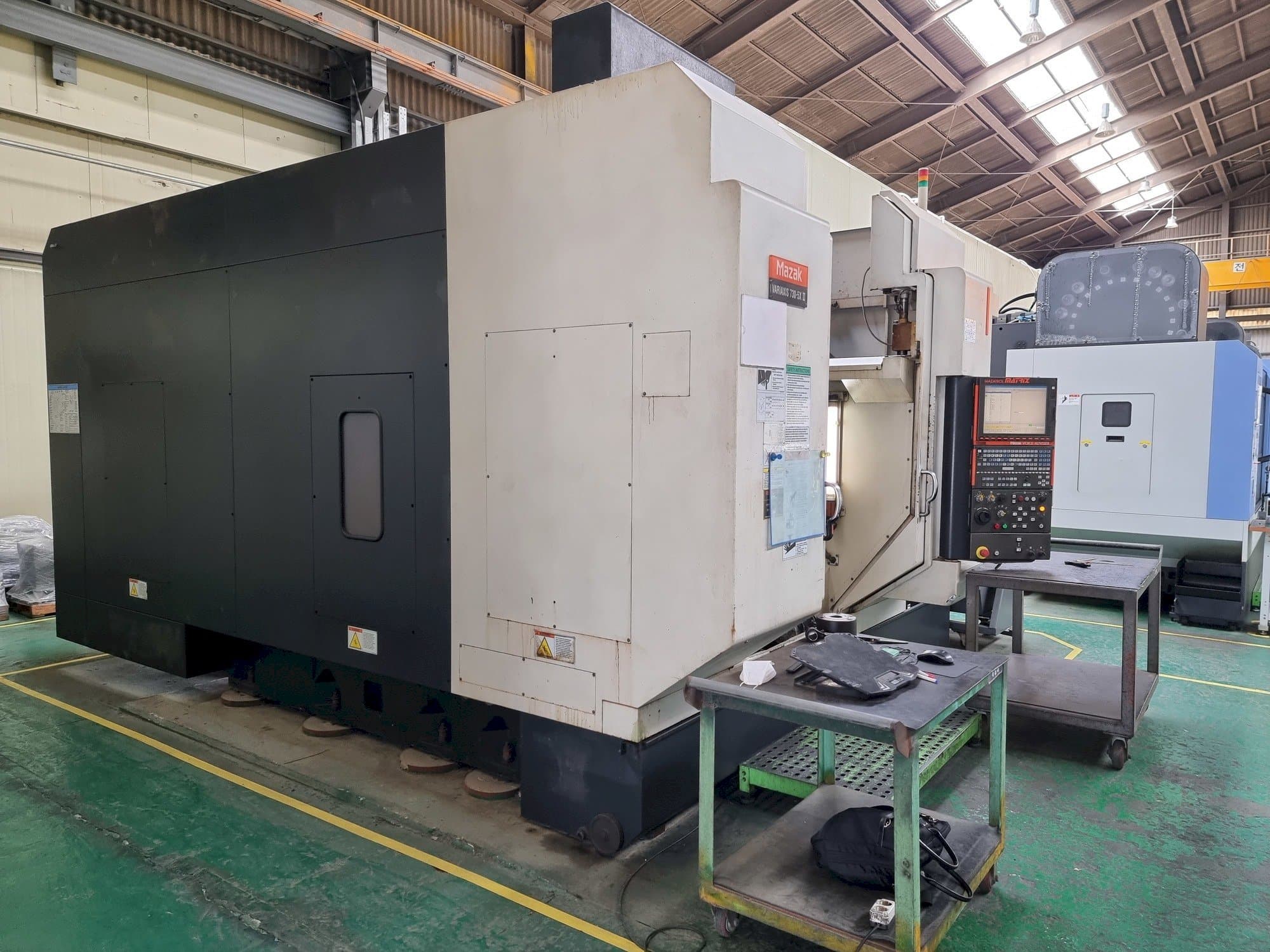 Mazak VARIAXIS 730-5X II-maskinen framifrån