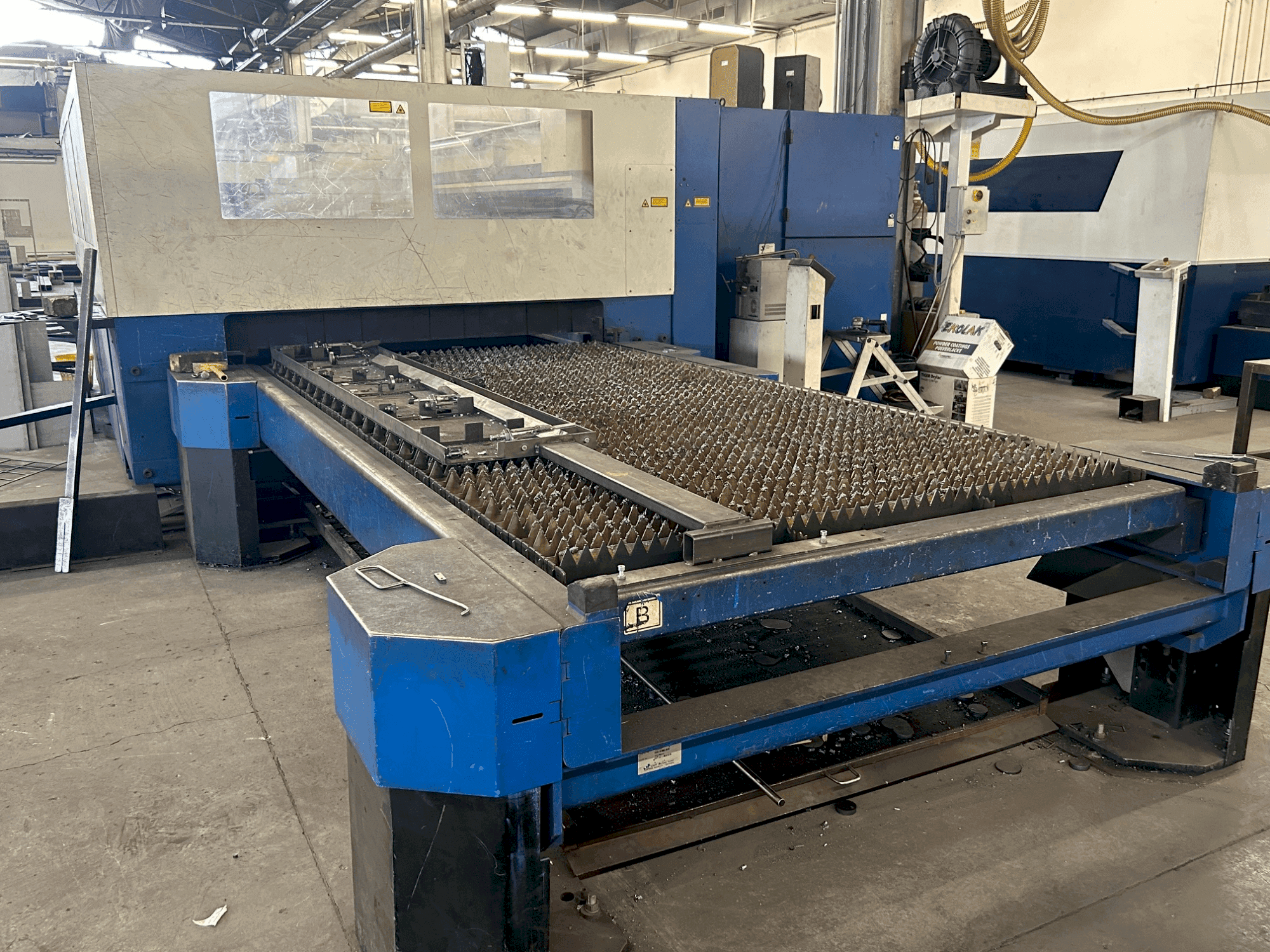 TRUMPF trulaser 3030 (2007)-maskinen framifrån