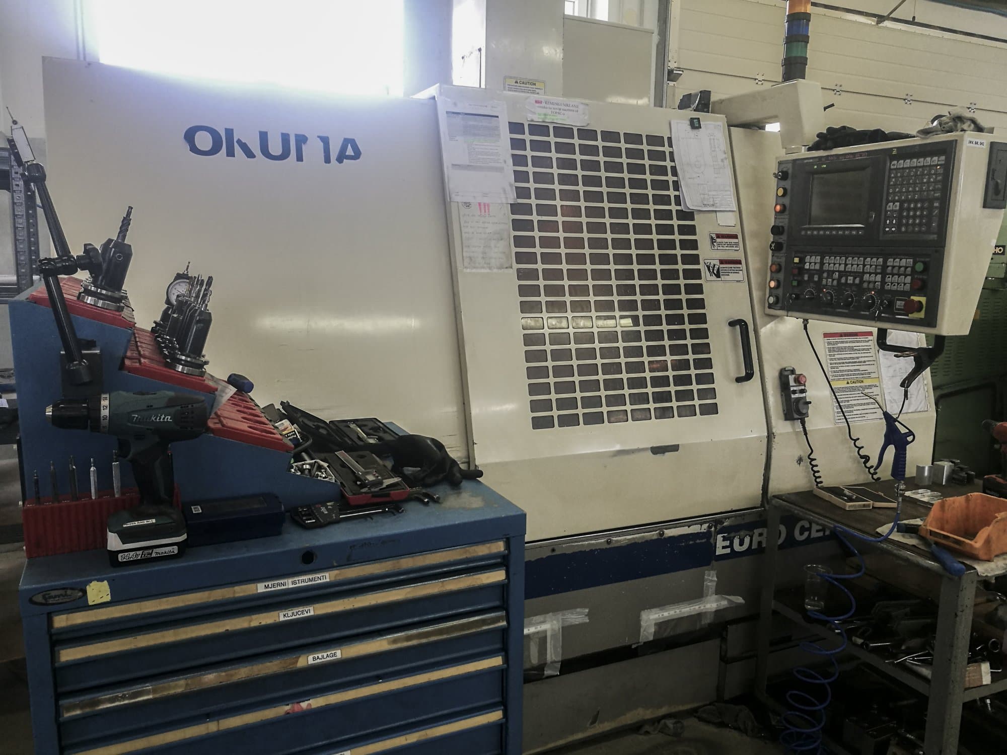 Okuma-maskinen framifrånEURO CENTER V50