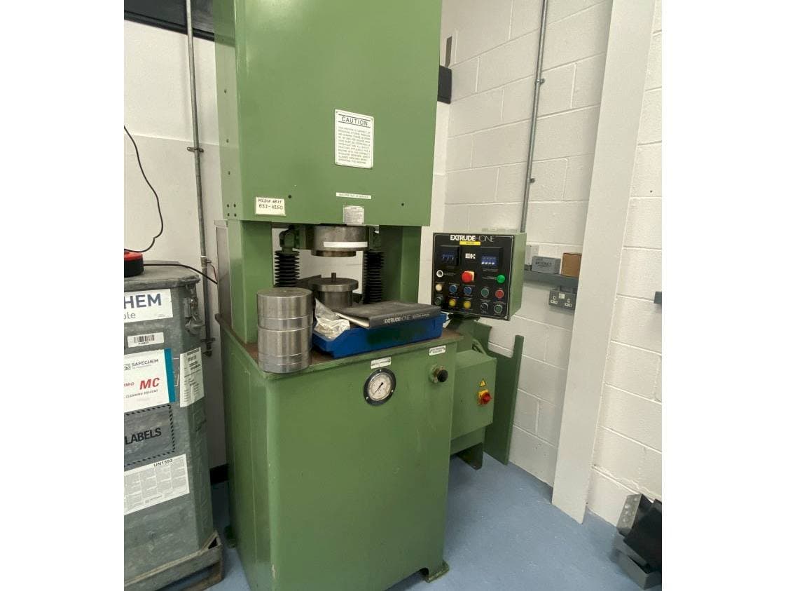 Extrude Hone Vector Series-maskinen framifrån