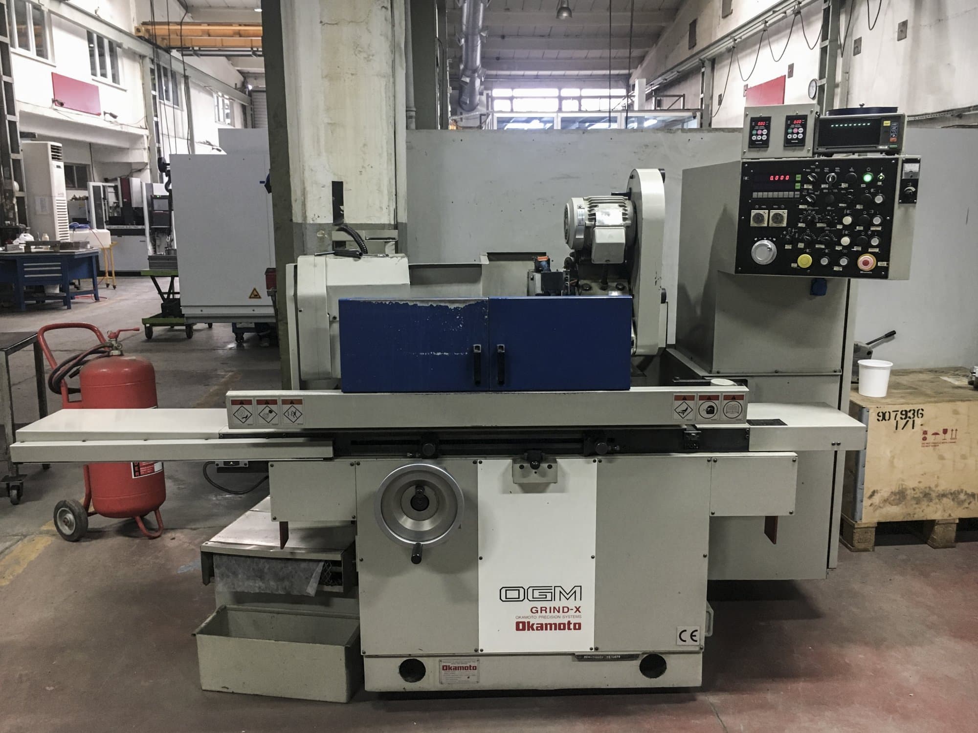 OKAMOTO-maskinen framifrånOGM-250UDX