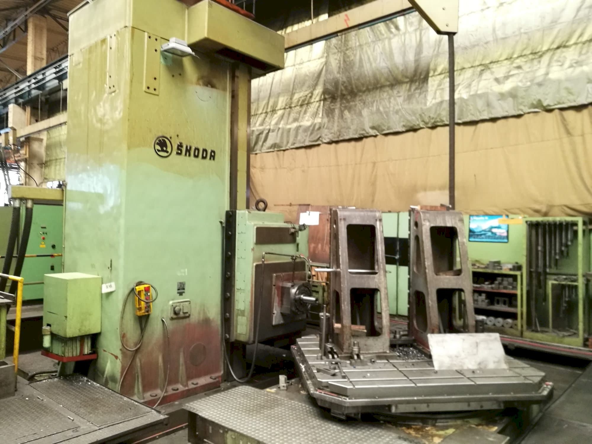 SKODA WI 130-maskinen framifrån