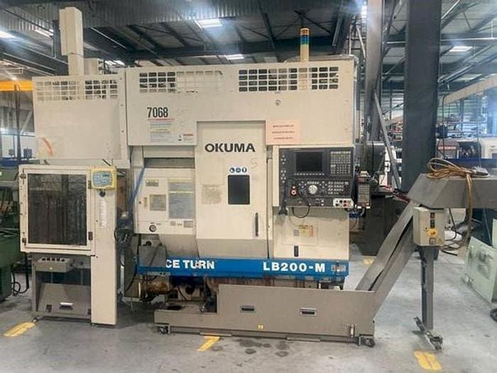Okuma LB 200M-maskinen framifrån
