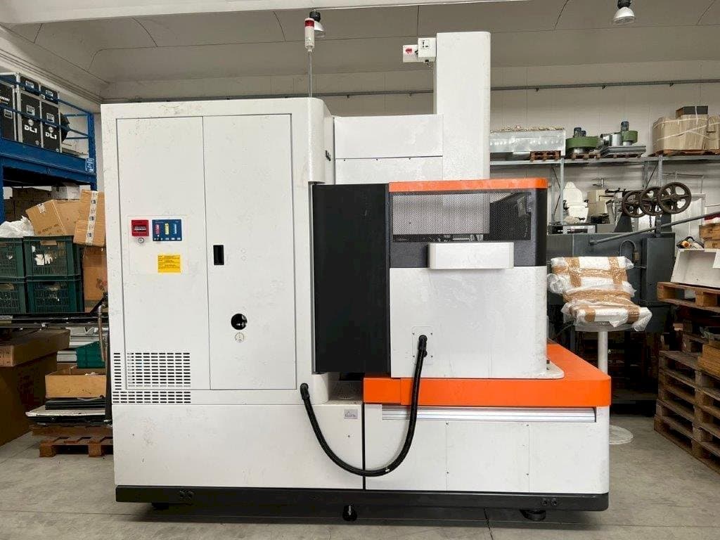 AgieCharmilles FORM 30-maskinen framifrån