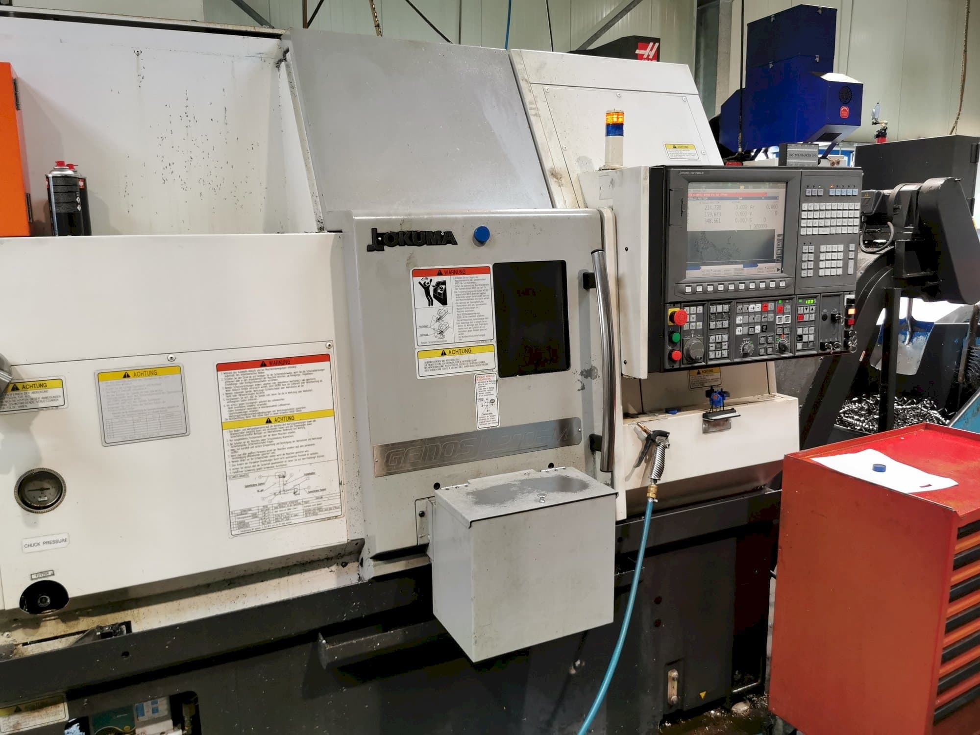 Okuma GENOS L200E-MY-maskinen framifrån