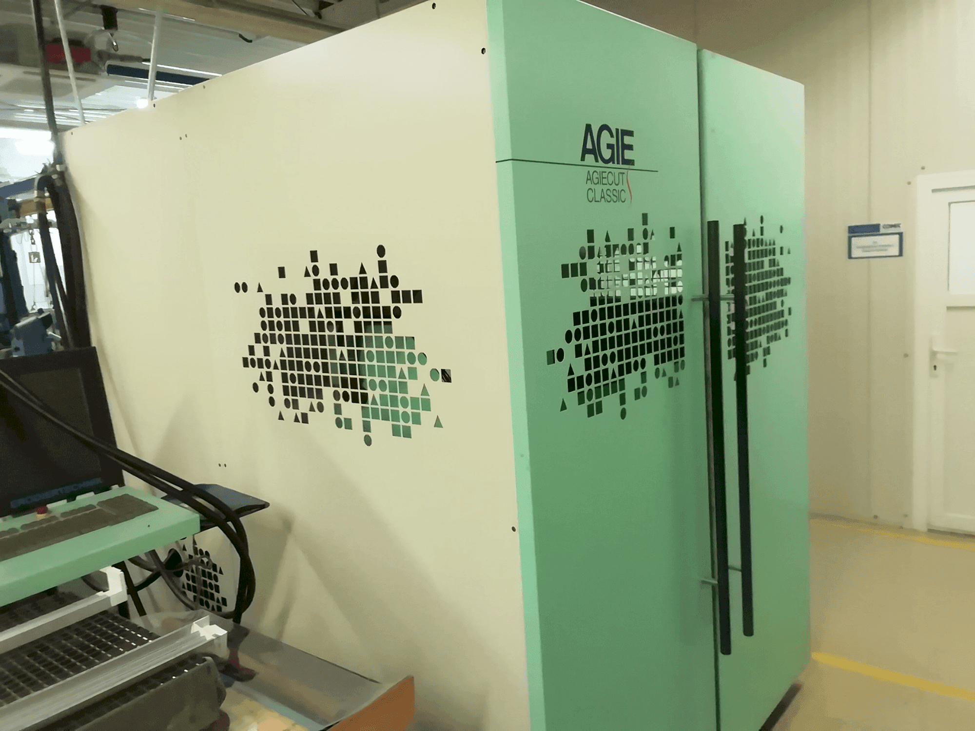 AGIE Agiecut-maskinen framifrån