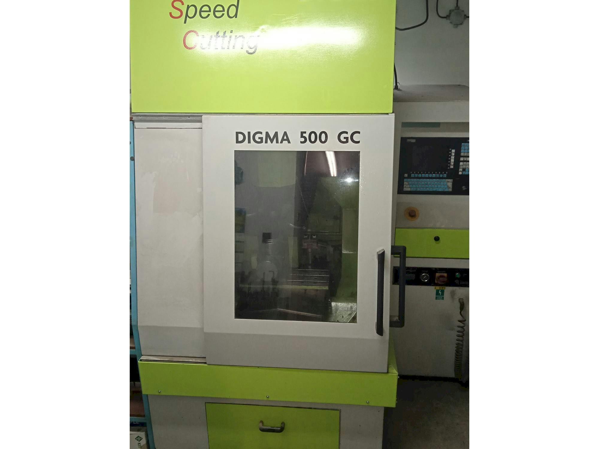 Exeron Digma 500 GC 5AX-maskinen framifrån