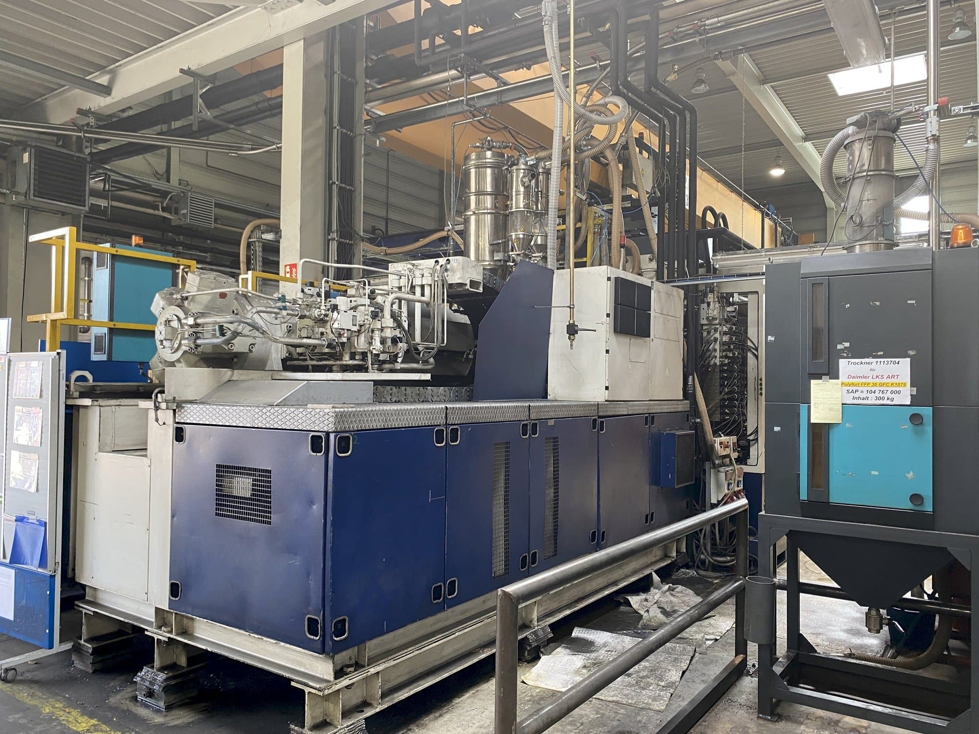 Krauss Maffei 1600-8000 MC-maskinen framifrån