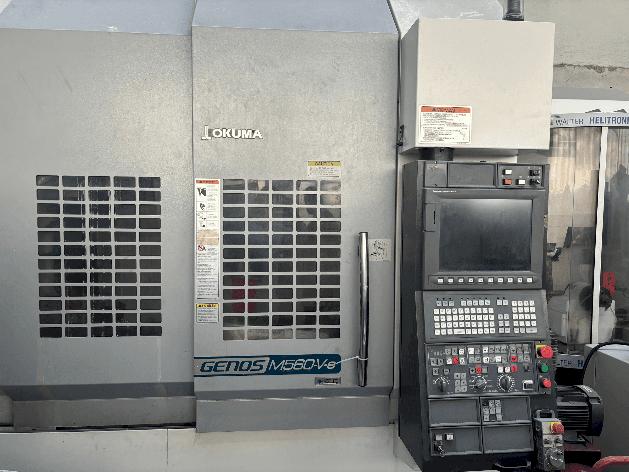 Okuma Genos M56-V-e-maskinen framifrån